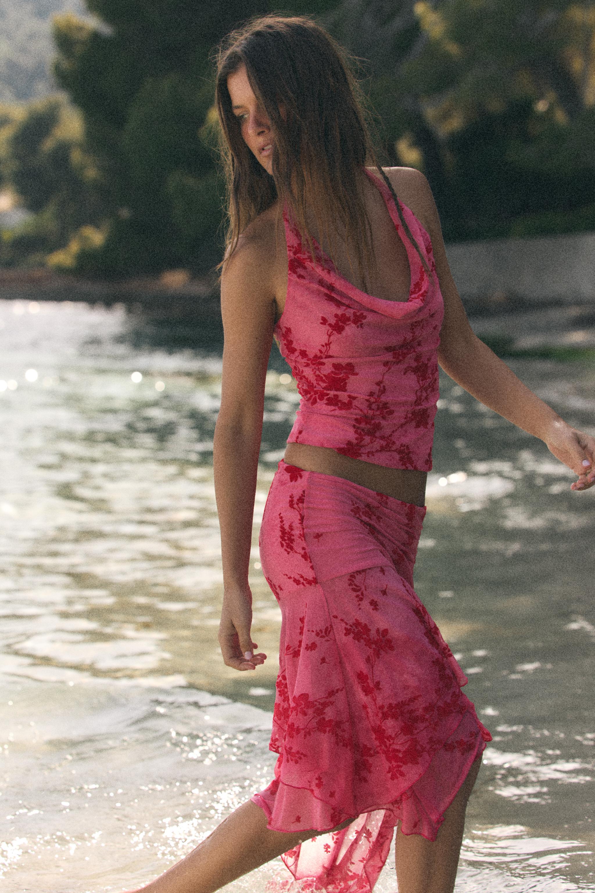 JUPE MI-LONGUE ASYMÉTRIQUE EN TULLE FLOQUÉ